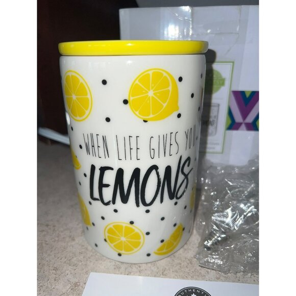 New Scentsy When Life Gives You Lemons Wax Warmer With Box - Yellow & White Cera - Picture 2 of 4